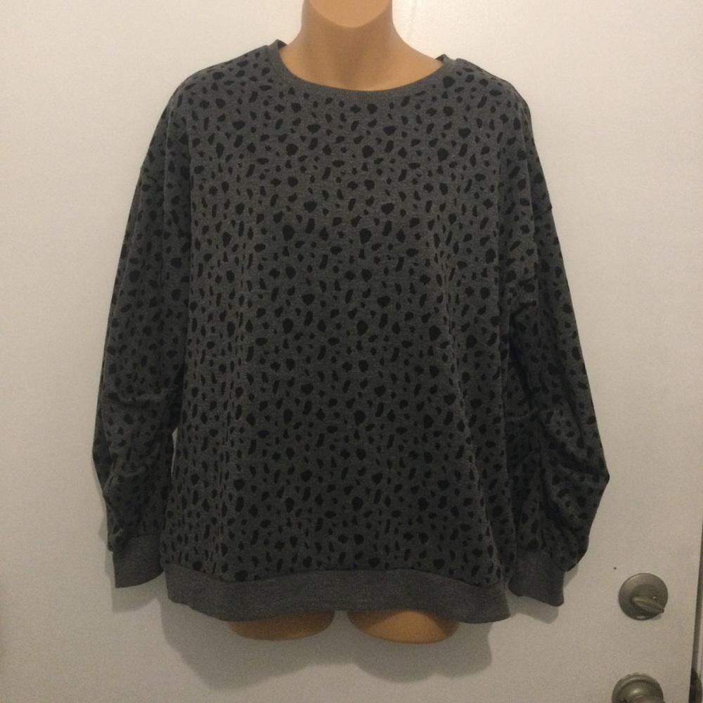 She + Sky sweatshirt Womens‎ black and grey animal print